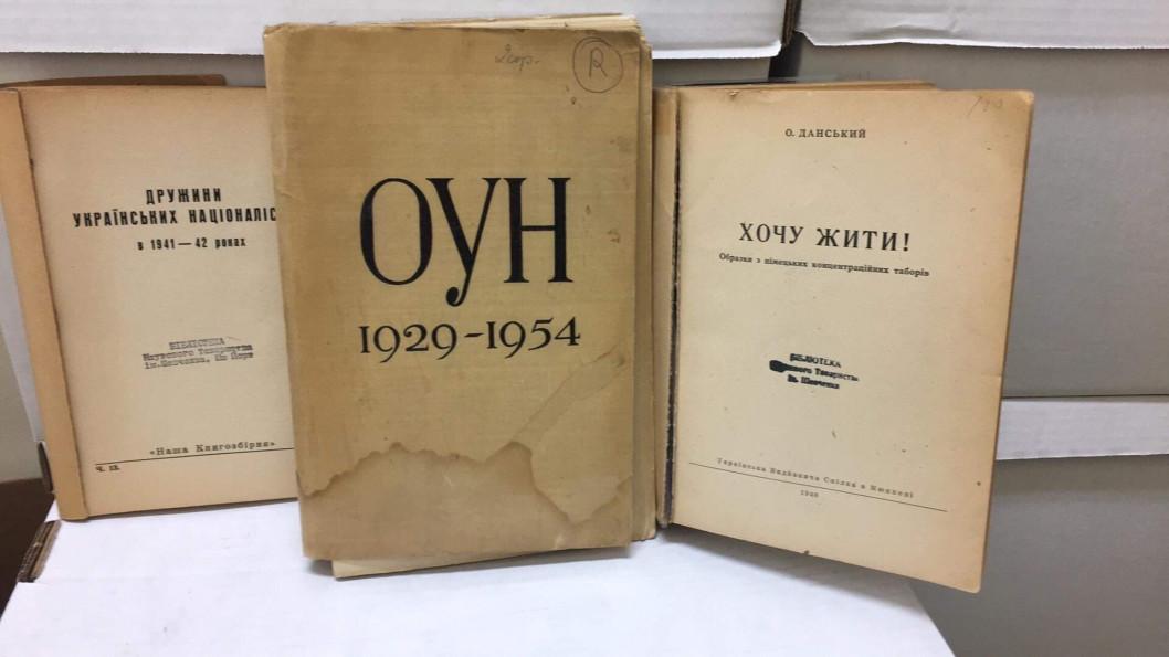 В Днепровскую библиотеку Джона Маккейна передали книги из США - рис. 1