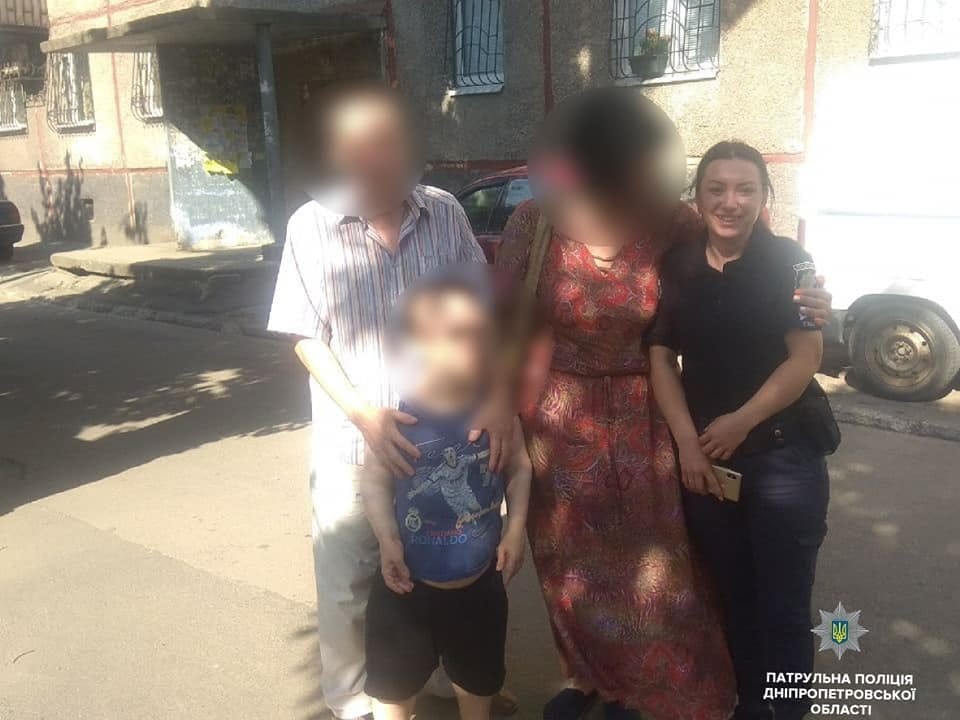 Патрульные нашли в аэропорту потерявшегося подростка с психическим заболеванием - рис. 2