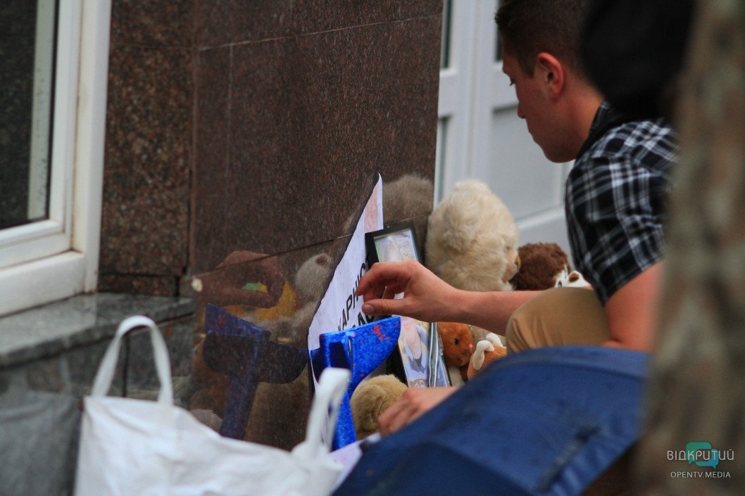 Смерть ребёнка вывела днепрян на акцию под стены областной полиции - рис. 3