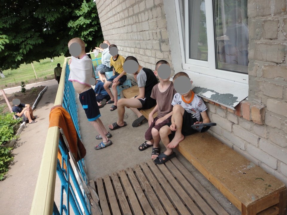 Концлагерь в Верхнеднепровске: в доме-интернате издеваются над детьми - рис. 1