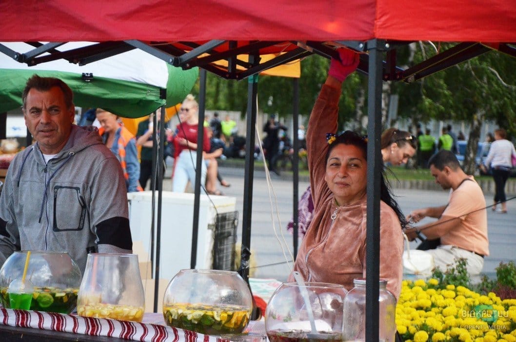 Веселье, музыка и разноцветные люди: как в Днепре прошел фестиваль красок - рис. 2