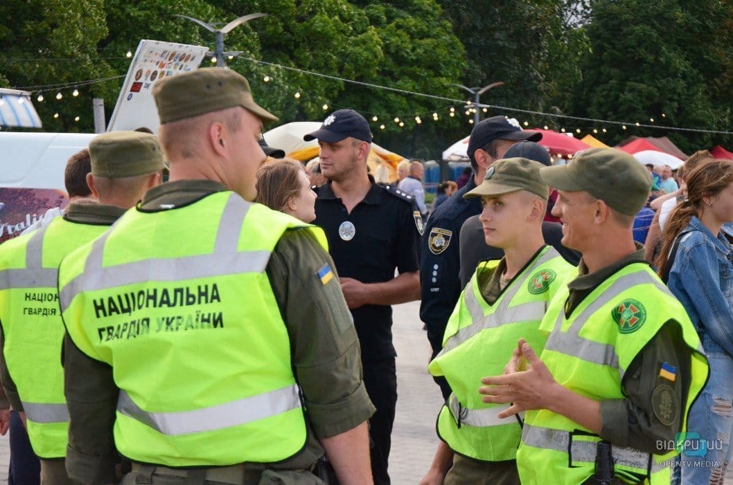 Веселье, музыка и разноцветные люди: как в Днепре прошел фестиваль красок - рис. 5