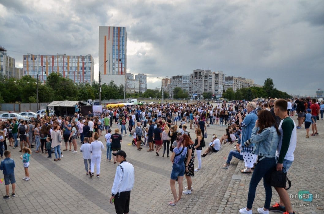 Веселье, музыка и разноцветные люди: как в Днепре прошел фестиваль красок - рис. 10