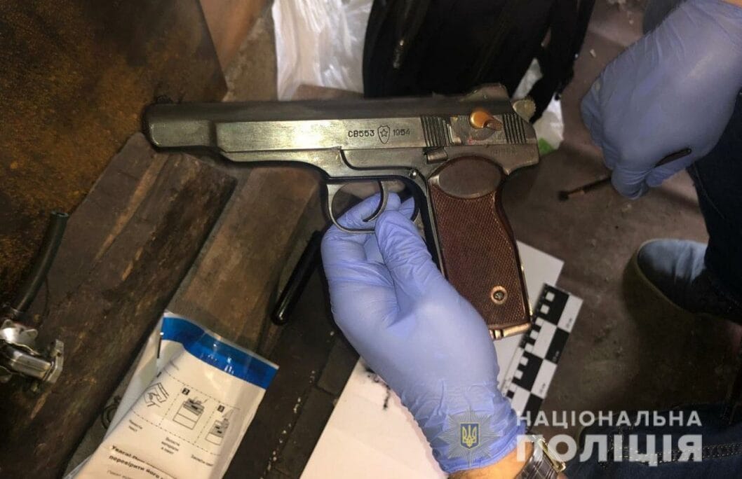 В Днепре полицейские обнаружили схрон с нелегальным оружием - рис. 2