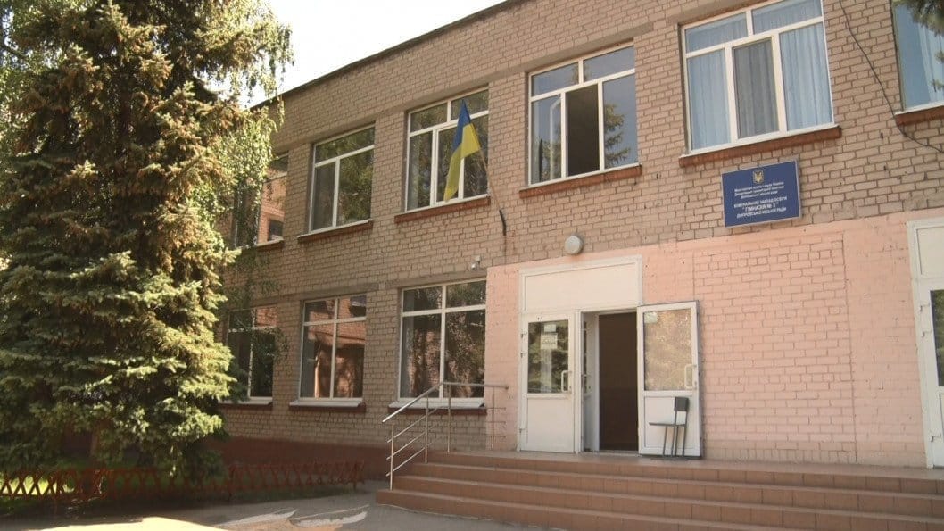 У Дніпрі через несплату благодійних внесків дітям не дозволили продовжити навчання - рис. 20