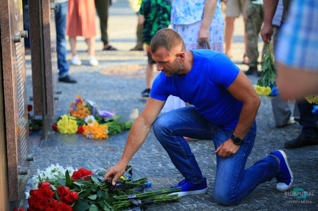 Слезы и раны в сердцах: в Днепре почтили память погибших в катастрофе Ил-76 - рис. 21
