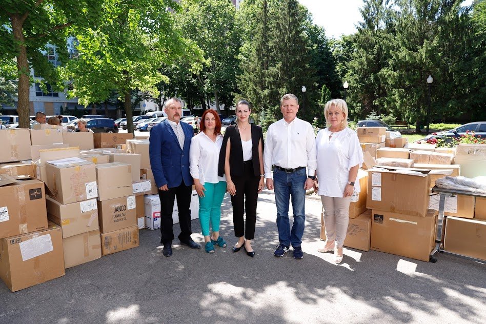 В лечебные учреждения Днепра доставили гуманитарную помощь - рис. 4