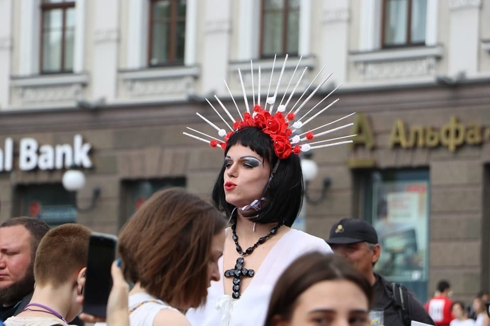 Нестандартные костюмы, радужные флаги и яркие лозунги: как в Киеве прошел Марш Равенства-2019 - рис. 35