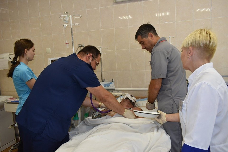 В больнице Мечникова в Днепре спасают тяжелораненого бойца родом из Черкасс - рис. 1
