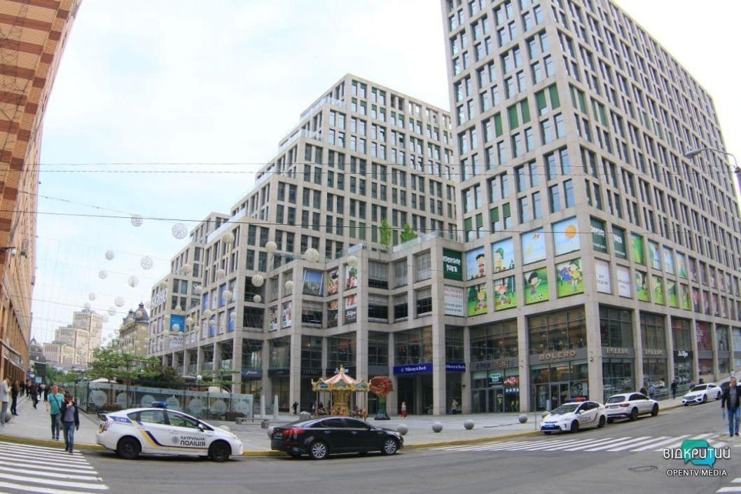 В Днепре сообщили о минировании семнадцати торговых центров, больниц и вокзалов - рис. 13