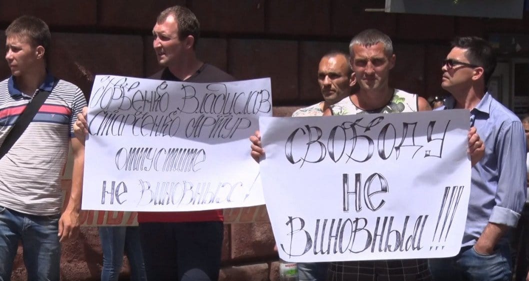 У Дніпрі затримали двох керівників реабілітаційних центрів: люди вийшли на протестну акцію - рис. 14