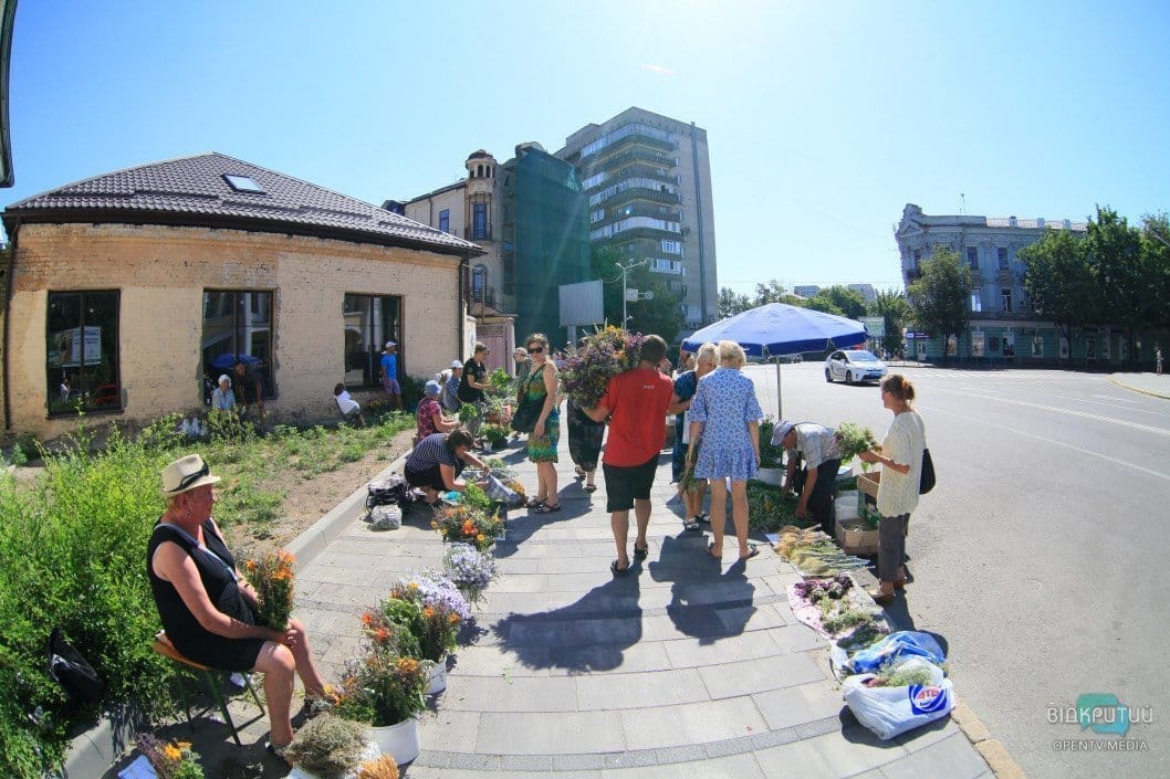 Как в Днепре празднуют День Святой Троицы - рис. 13