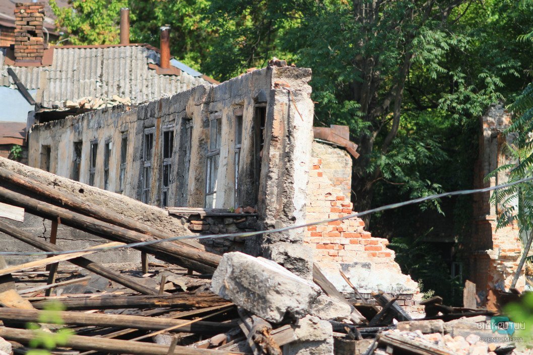 В центре Днепра сносят старые здания - рис. 7