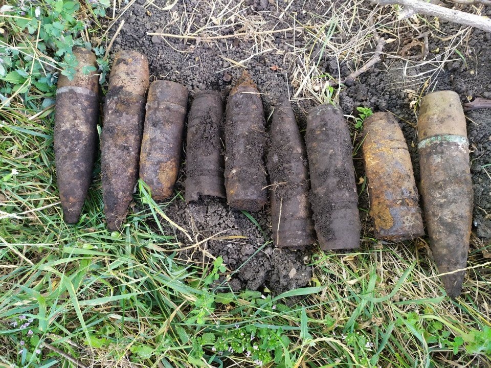 Опасные раскопки: в Криворожском районе обнаружили десять боеприпасов - рис. 1