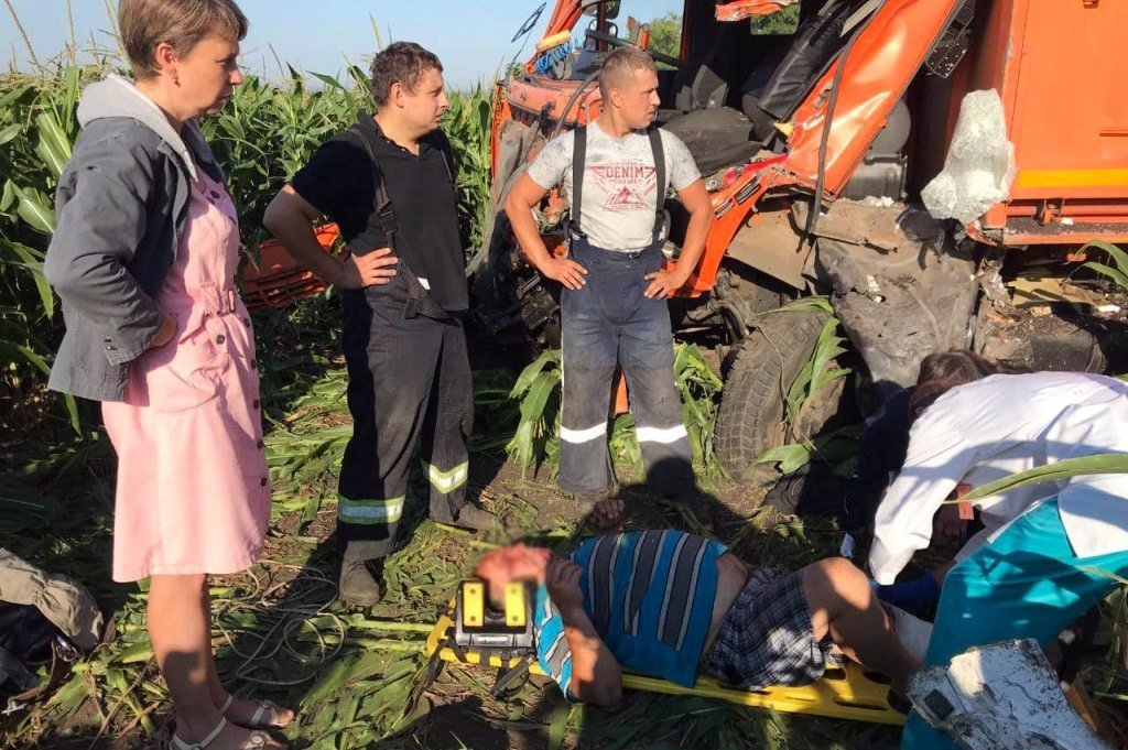 ДТП с пострадавшими в Днепропетровской области: водителя зажало в кабине грузовика - рис. 4