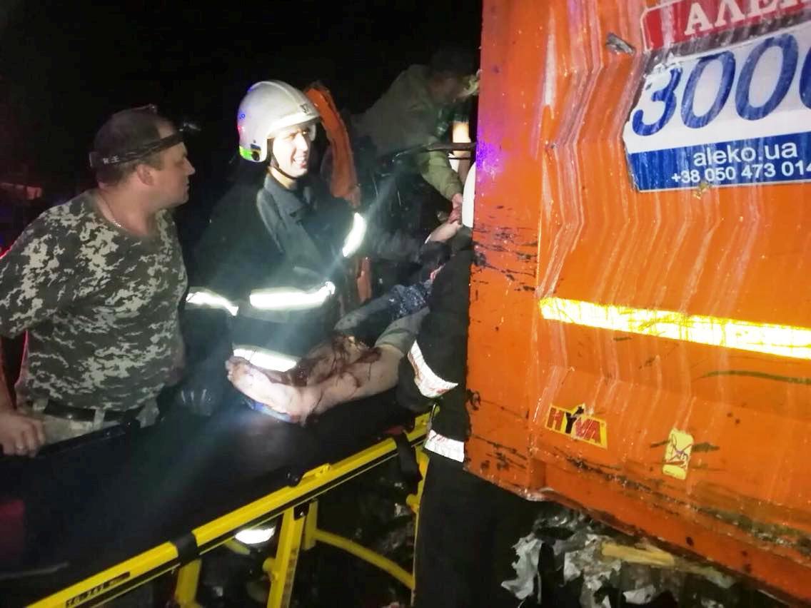 Столкновение двух грузовиков в Днепропетровской области: водитель «КАМАЗа» скончался в больнице - рис. 2