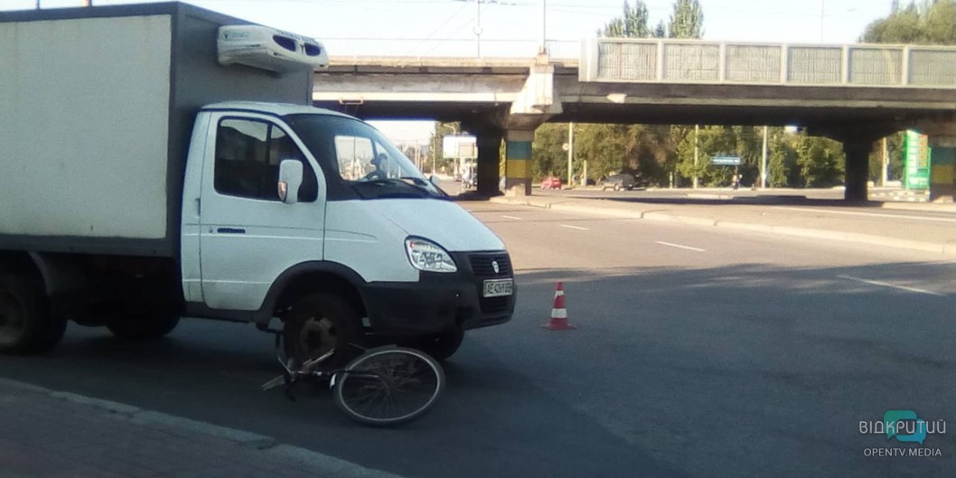 В Днепре грузовик сбил пенсионерку на велосипеде - рис. 9
