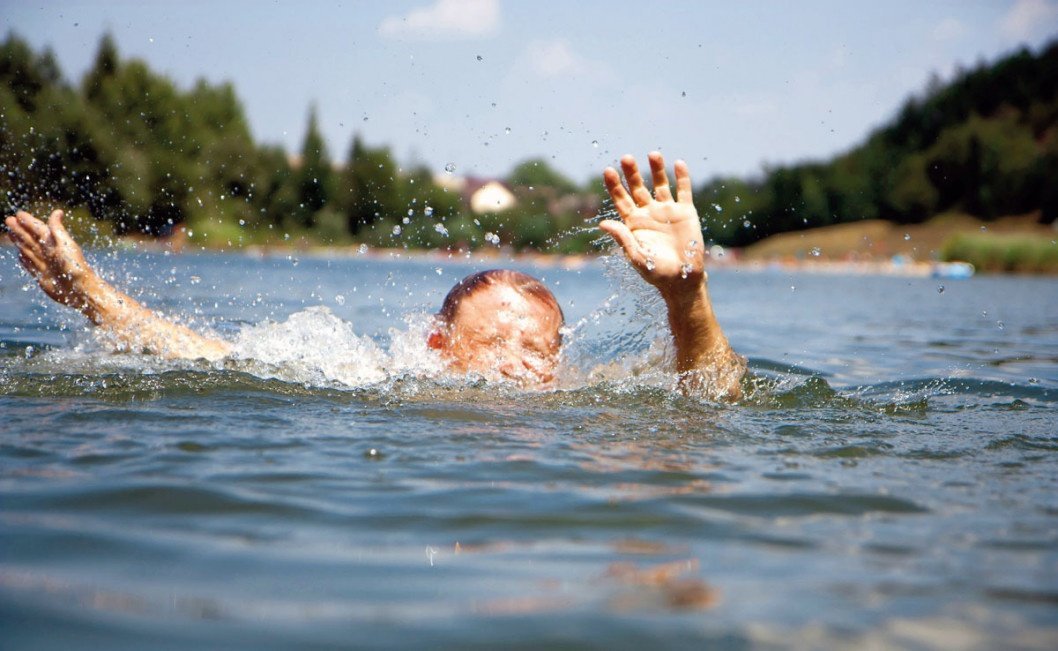 В Днепре на Красном Камне в запрещенном для купания месте утонул мужчина - рис. 2