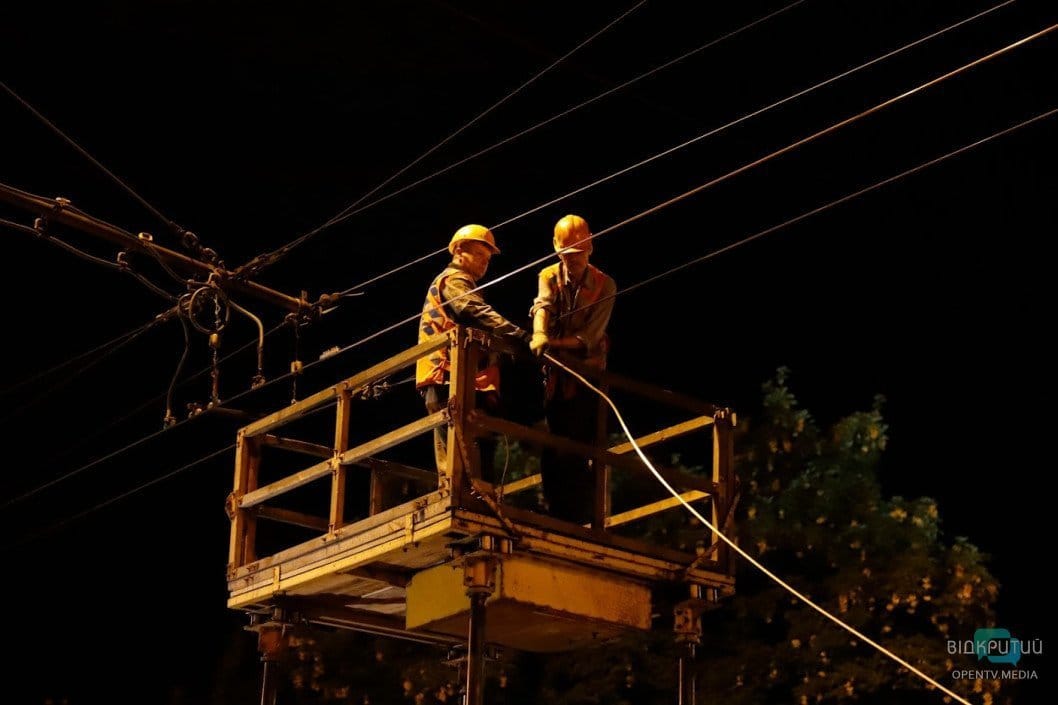 У Дніпрі замінили контактну мережу на 3 тролейбусних маршрутах - рис. 20