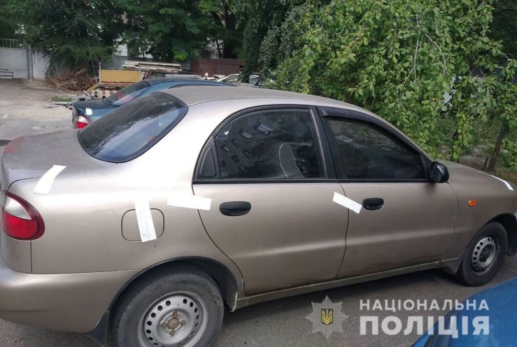 В Днепре на улице Богдана Хмельницкого мужчина угнал автомобиль с СТО - рис. 1