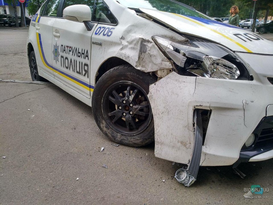 У Дніпрі авто патрульної поліції потрапило у ДТП - рис. 4