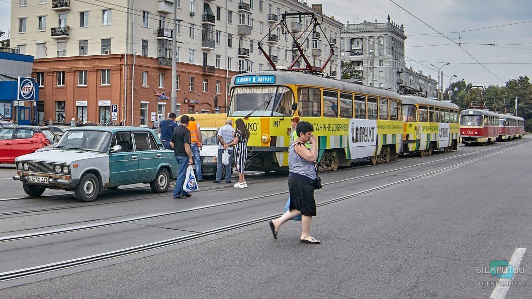 В Днепре на улице Шмидта столкнулись Skoda и трамвай №1 - рис. 2