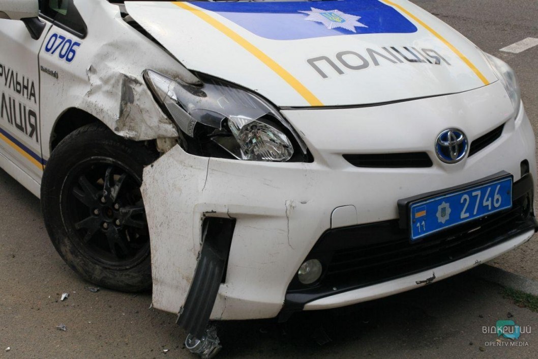 У Дніпрі авто патрульної поліції потрапило у ДТП - рис. 5