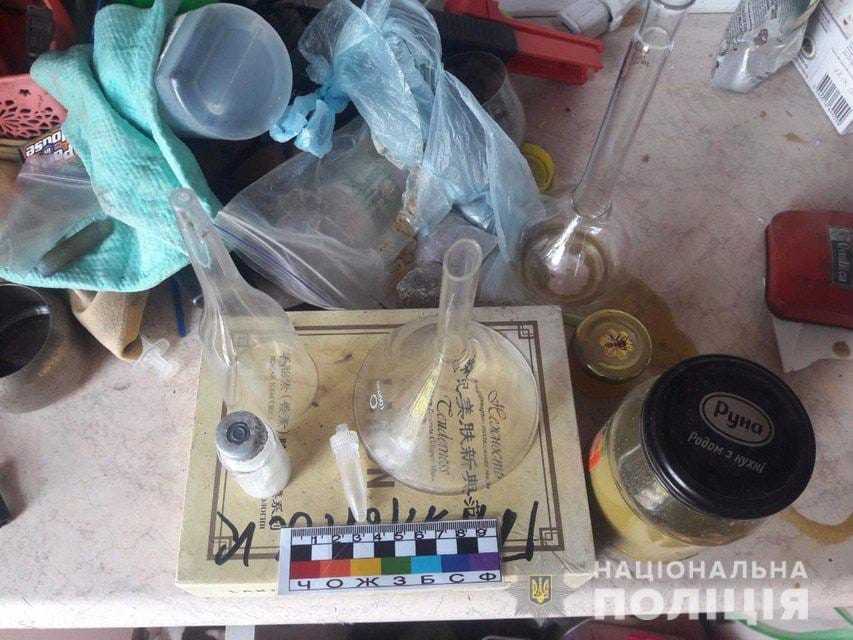 У Кривому Розі поліція виявила нарколабораторію з виготовлення метамфетаміну - рис. 22