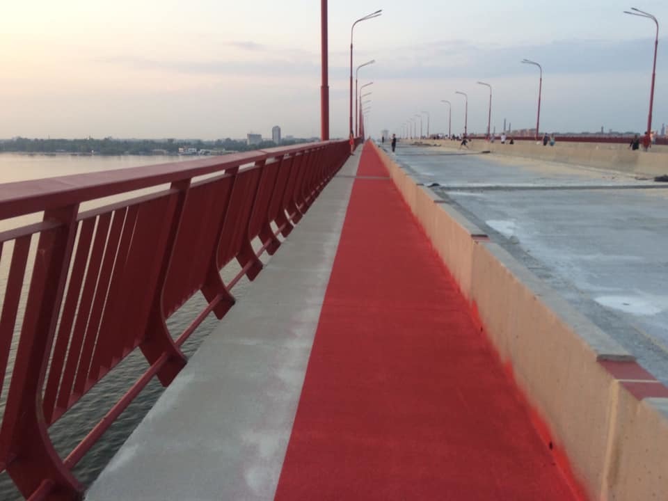 Як виглядає велосмуга на Новому мосту у Дніпрі - рис. 1