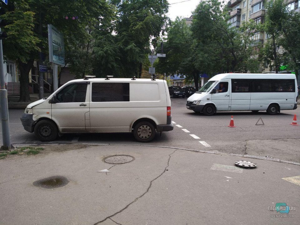 У Дніпрі авто патрульної поліції потрапило у ДТП - рис. 2