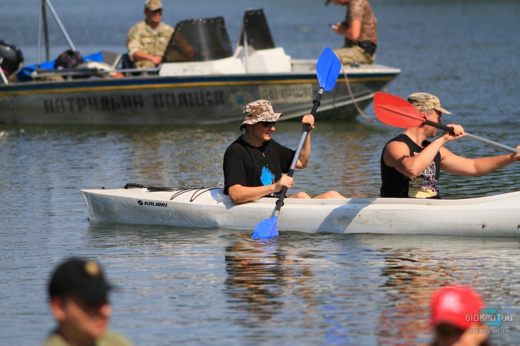 Не змагання, а відпочинок: у Дніпрі провели заплив на каяках для учасників АТО - рис. 5
