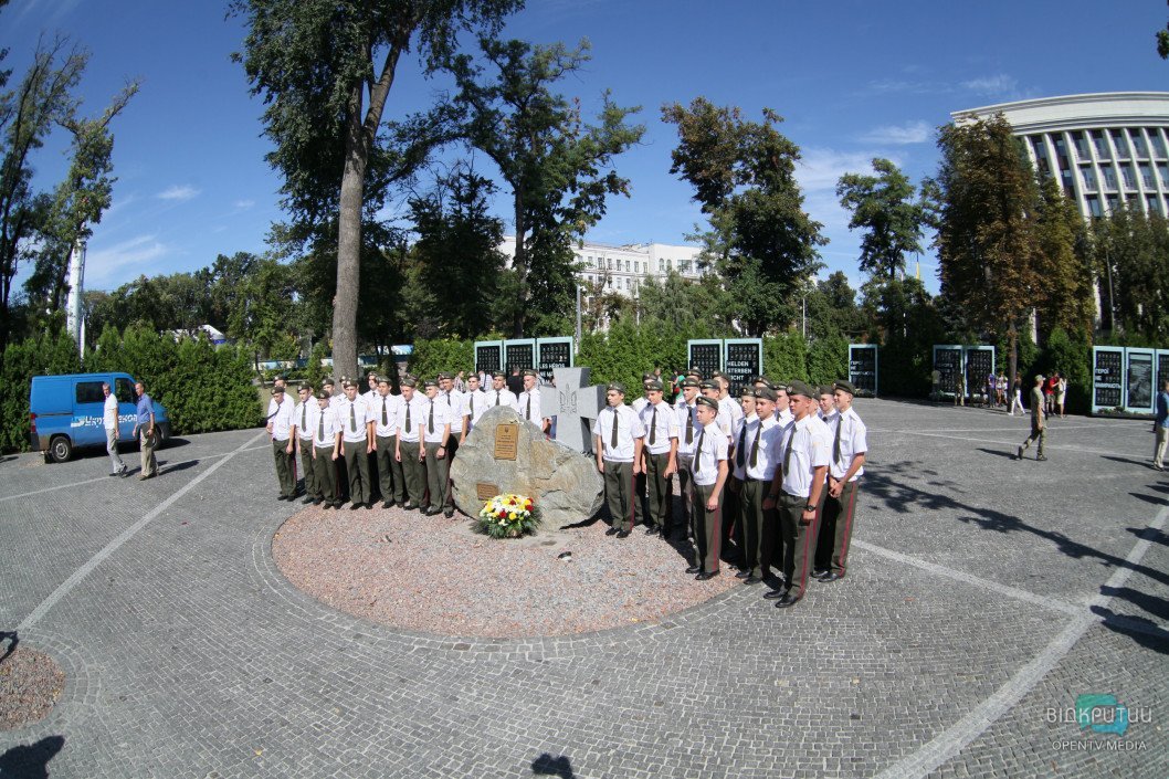 У Дніпрі вшанували полеглих під Іловайськом захисників України - рис. 2