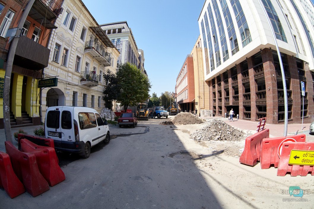 У Дніпрі ремонтують одну із центральних вулиць - рис. 1