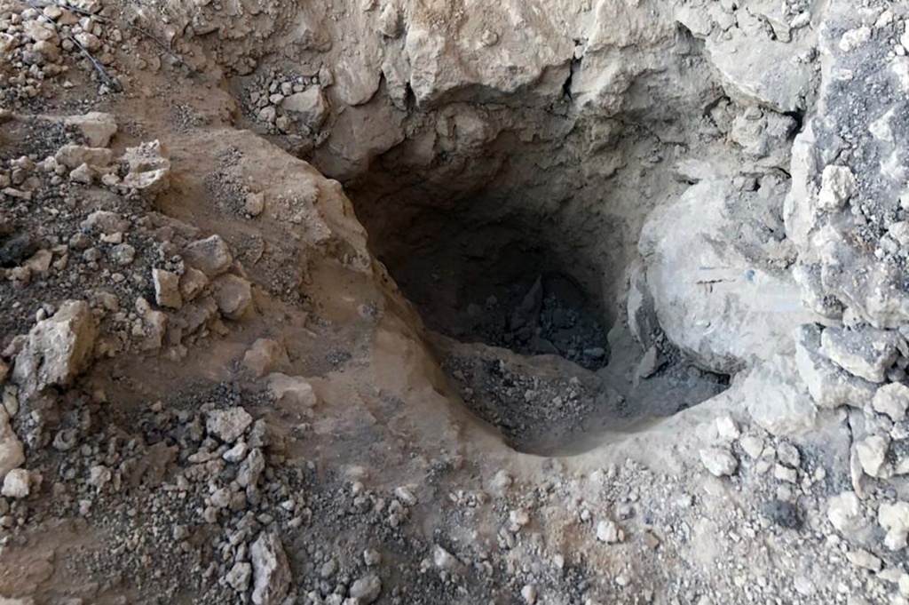 У Дніпрі врятували чоловіка з-під завалу глини - рис. 3