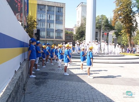 У Дніпрі під час промови Зеленського дівчинка втратила свідомість - рис. 3