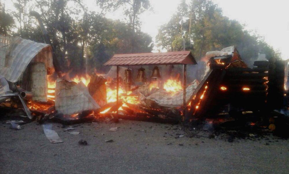 У Кривому Розі вогнеборці понад дві години гасили пожежу у храмі - рис. 1