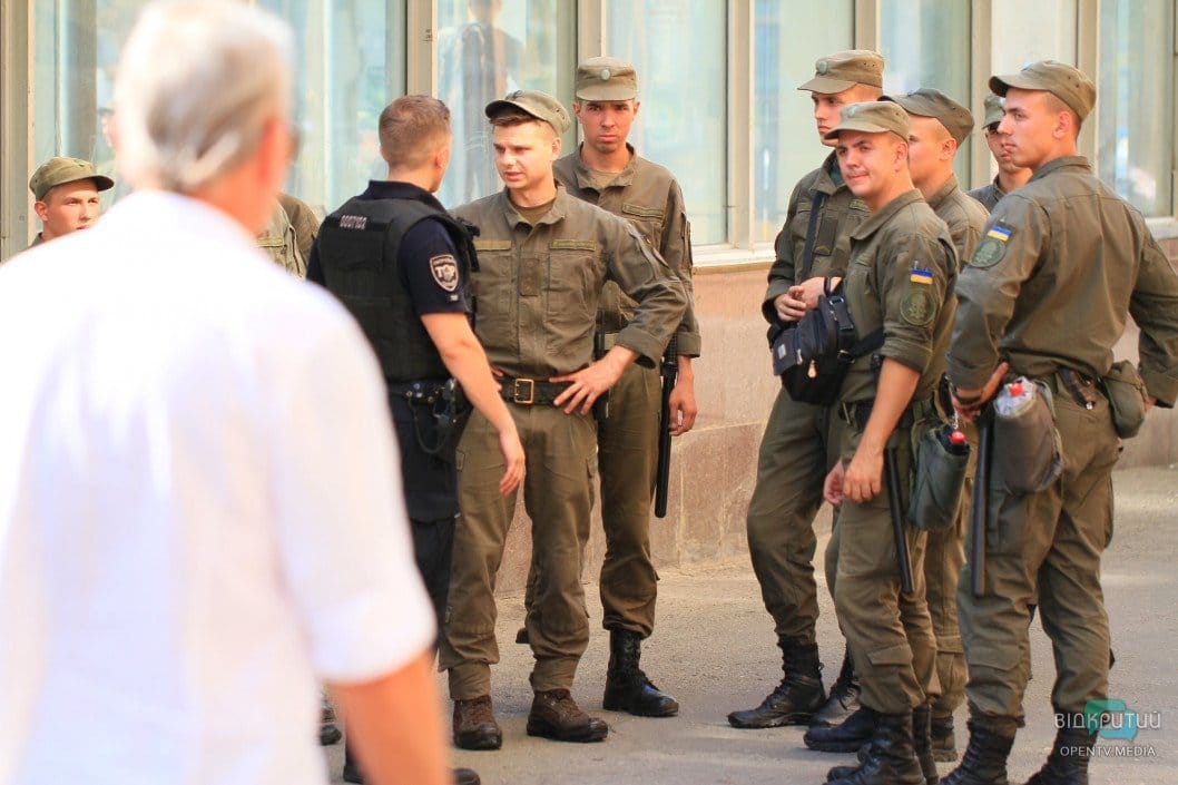 В День защитника Украины Днепр будут усиленно патрулировать правоохранители - рис. 16