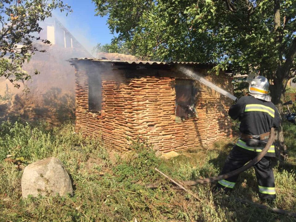 «Дитячі пустощі з вогнем»: у Томаківському районі підпалили дім - рис. 2