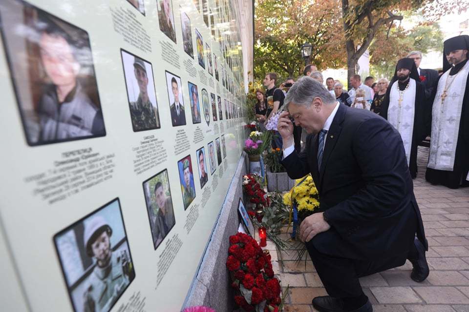Перед першим засіданням Ради депутати вшанували пам'ять загиблих у Іловайському котлі - рис. 3