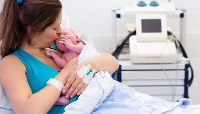 Пологи по-новому: в українських лікарнях створять окремі палати для кожної матері з немовлям - рис. 1
