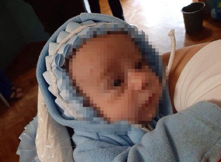 У Кам'янському «мати-зозуля» підкинула немовля до лікарні у спортивній сумці - рис. 1