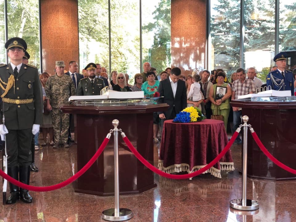 Зеленський взяв участь у вшануванні захисників, загиблих під Іловайськом - рис. 1