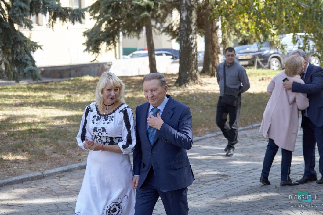 Как в Днепре экс-президент Кучма общался со своими сокурсниками: фотоотчет - рис. 2