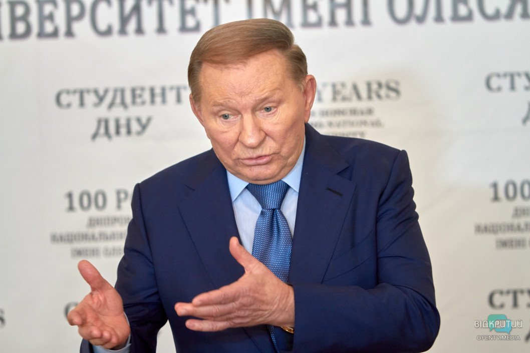 Как в Днепре экс-президент Кучма общался со своими сокурсниками: фотоотчет - рис. 9