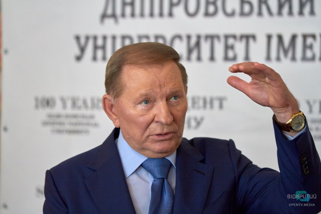 Как в Днепре экс-президент Кучма общался со своими сокурсниками: фотоотчет - рис. 10