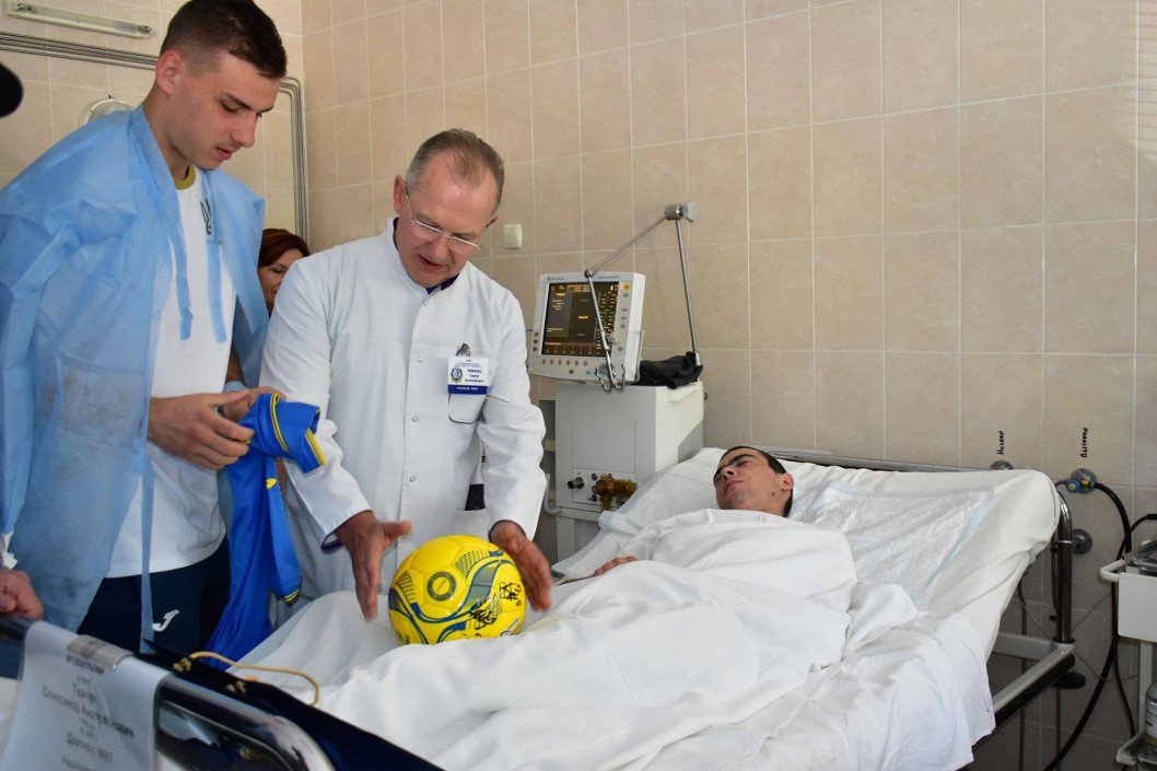 В Днепре главный тренер Национальной сборной по футболу Андрей Шевченко пообщался с ранеными бойцами - рис. 3