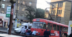 Трамвай, который не смог: в Днепре пассажиры толкали поломанный вагон - рис. 15