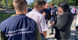 В Днепропетровской области чиновника районной государственной администрации уличили в коррупции - рис. 12
