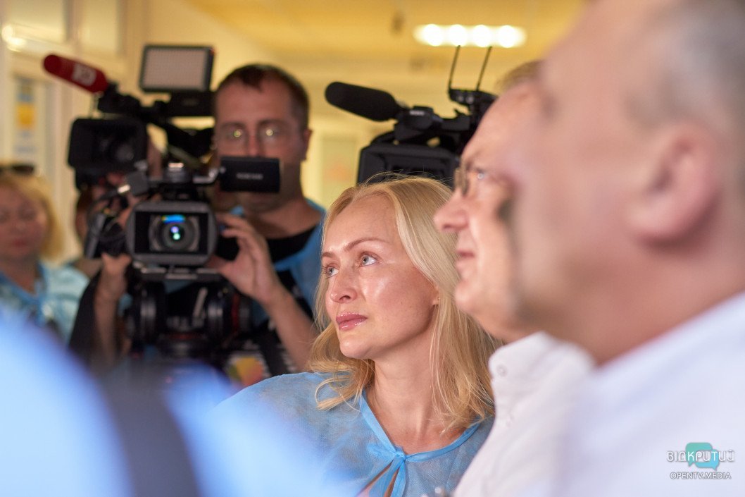 Украинские актеры посетили раненых бойцов в больнице Мечникова в Днепре - рис. 2