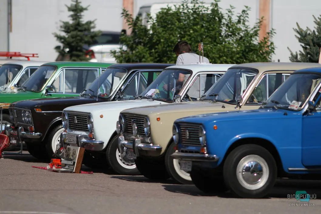 В Днепре проходит масштабная выставка ретро автомобилей «D.A.R.S. 2019» - рис. 9